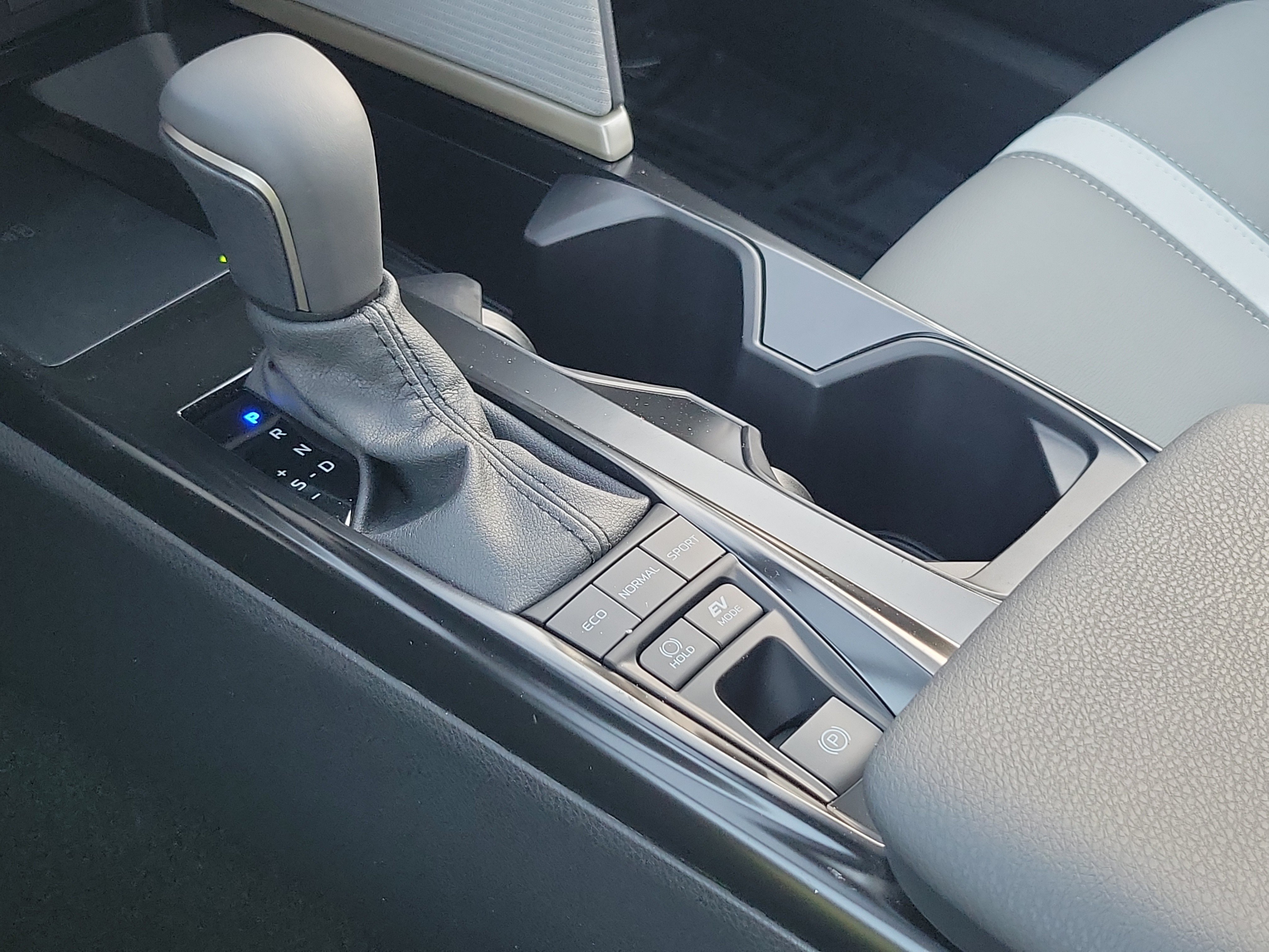 New 2026 Toyota Camry SE FWD image 33