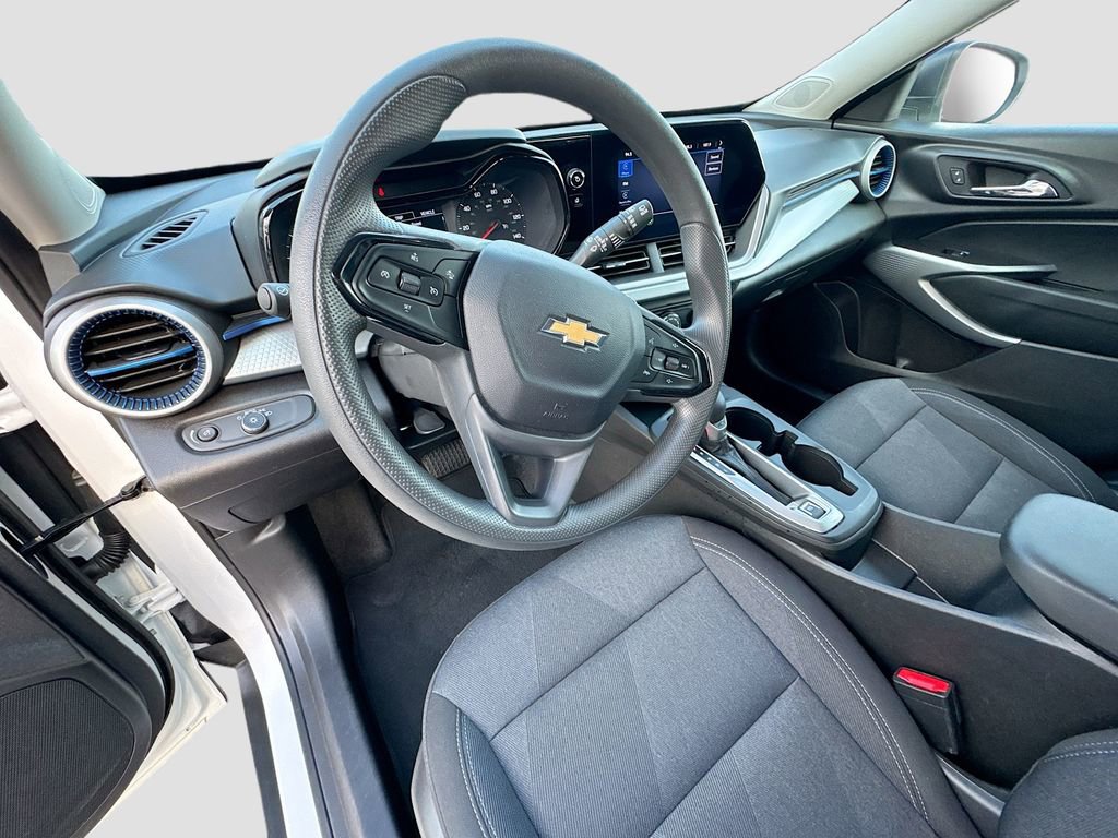 Used 2025 Chevrolet Trax LS image 9