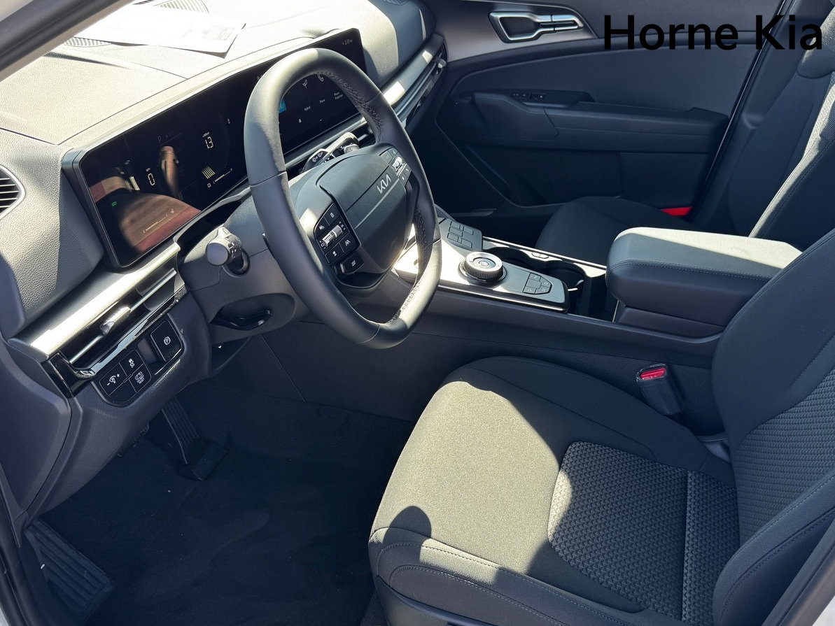 New 2026 Kia Sportage LX FWD image 11