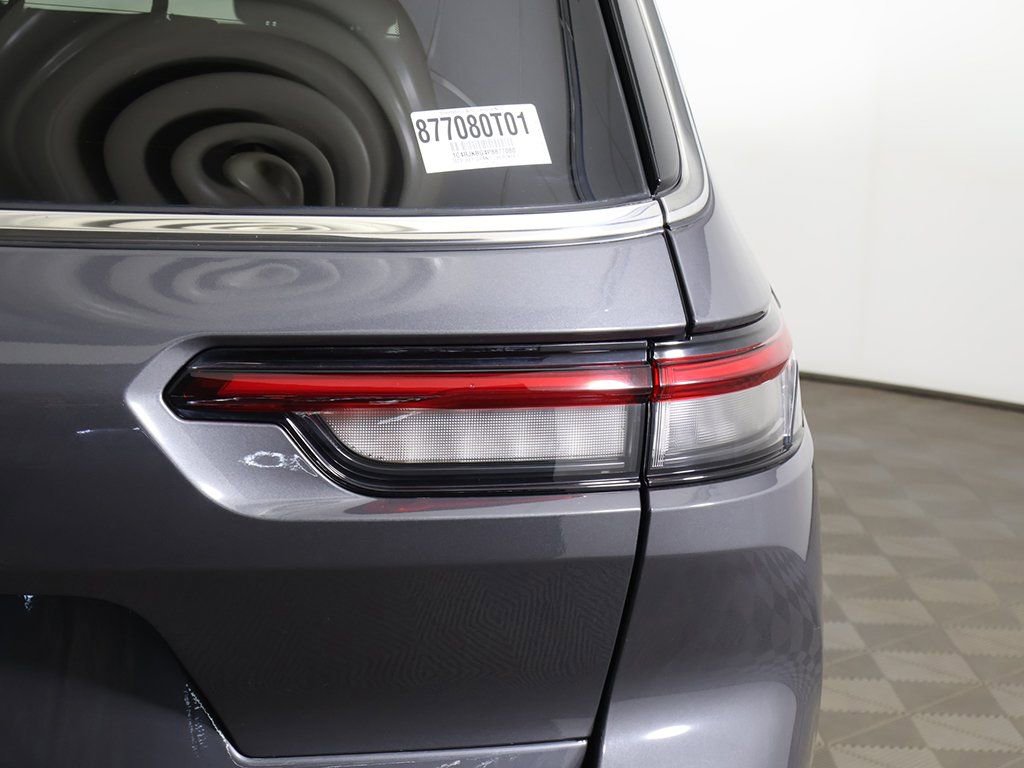 Used 2023 Jeep Grand Cherokee L Limited image 19