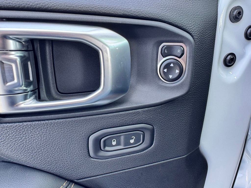 New 2026 Jeep Wrangler Unlimited Sahara AWD/4WD image 22