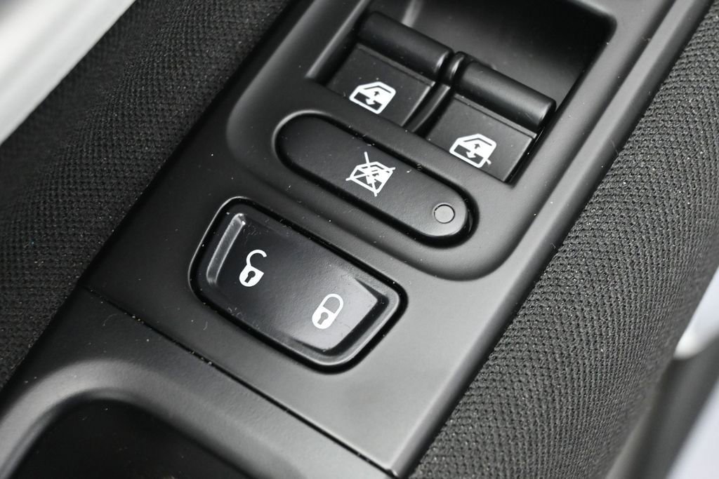 Used 2020 Jeep Renegade Latitude AWD/4WD image 14