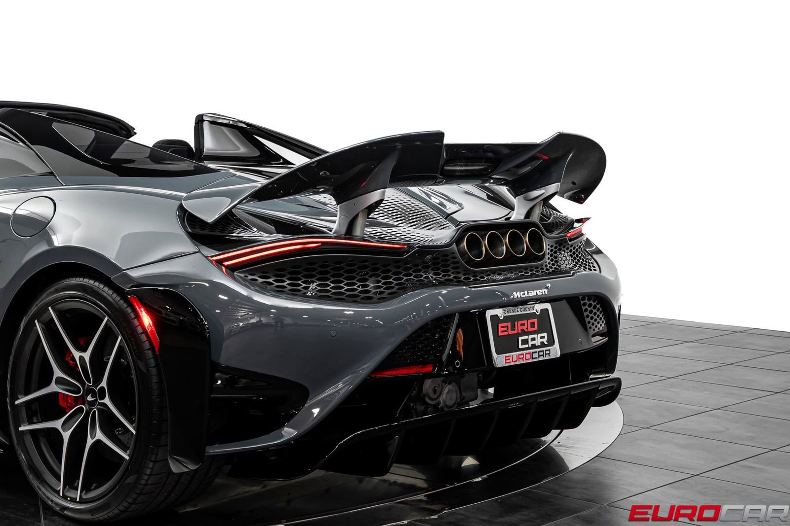 Used 2022 McLaren 765LT image 23