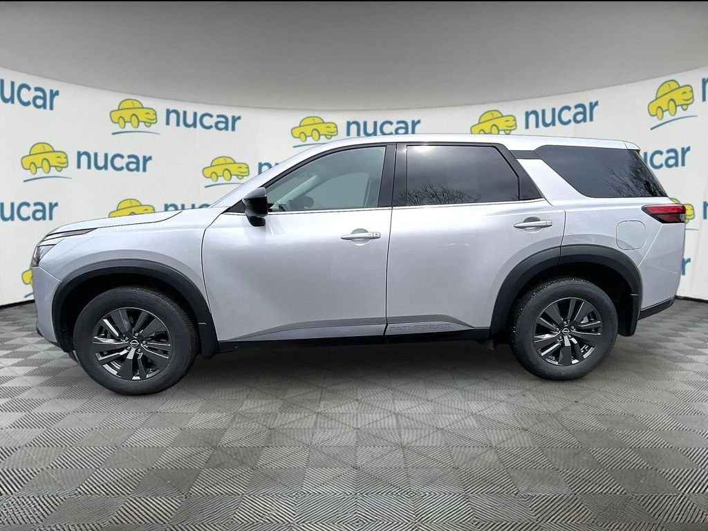 Used 2024 Nissan Pathfinder S AWD/4WD image 4
