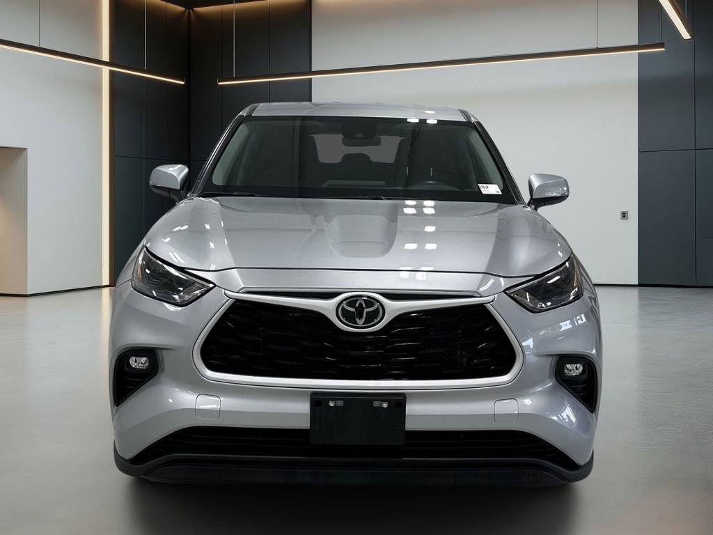 Used 2023 Toyota Highlander LE FWD image 8