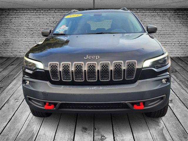 Used 2019 Jeep Cherokee Trailhawk image 2