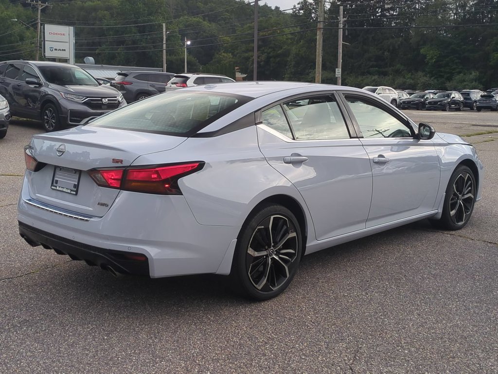 Used 2023 Nissan Altima 2.5 SR w/ SR Premium Package AWD/4WD image 4