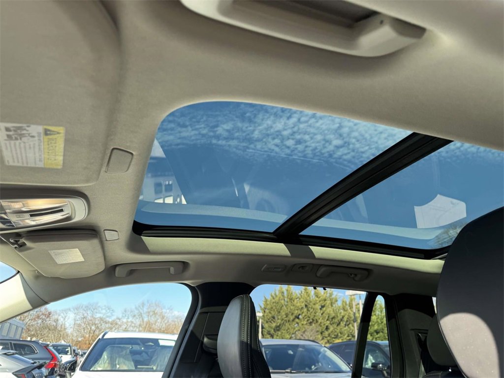 Certified 2024 Volvo XC90 B6 Ultimate w/ Protection Package Premier image 17