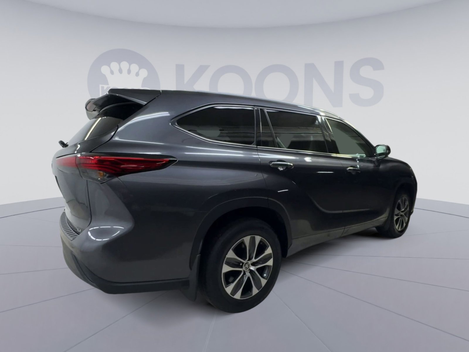 Used 2022 Toyota Highlander XLE FWD image 11