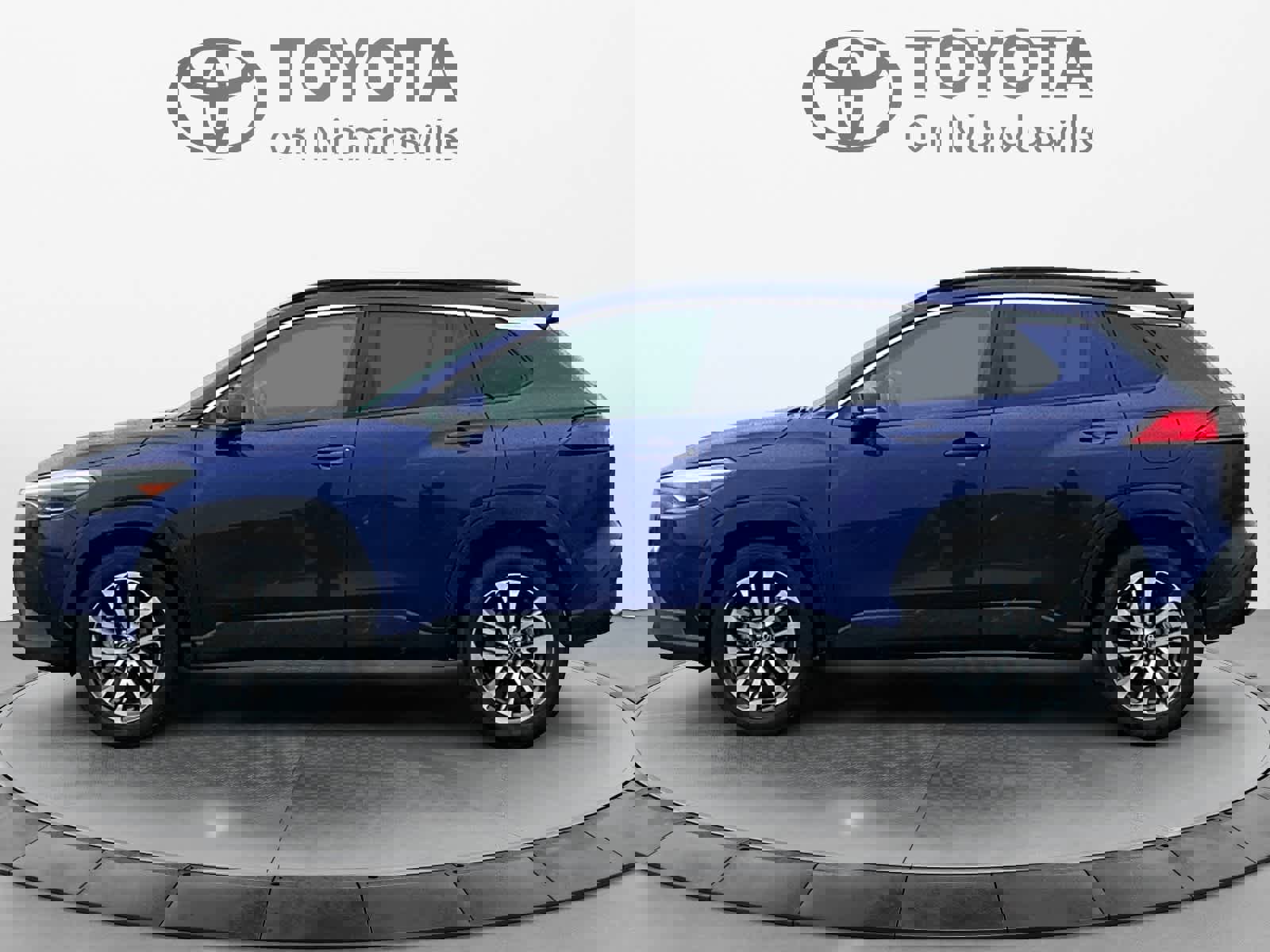 Used 2023 Toyota Corolla Cross XLE image 3