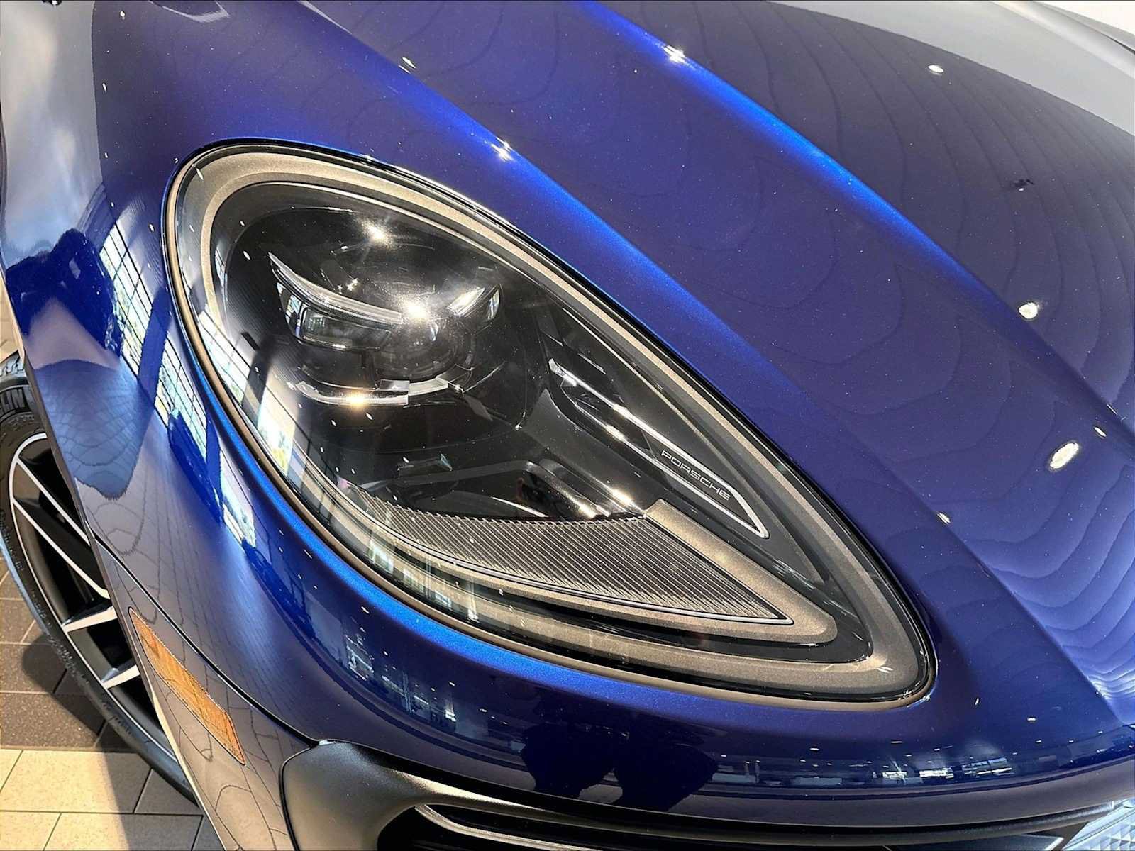 Used 2025 Porsche Macan w/ Smoking Package AWD/4WD image 15