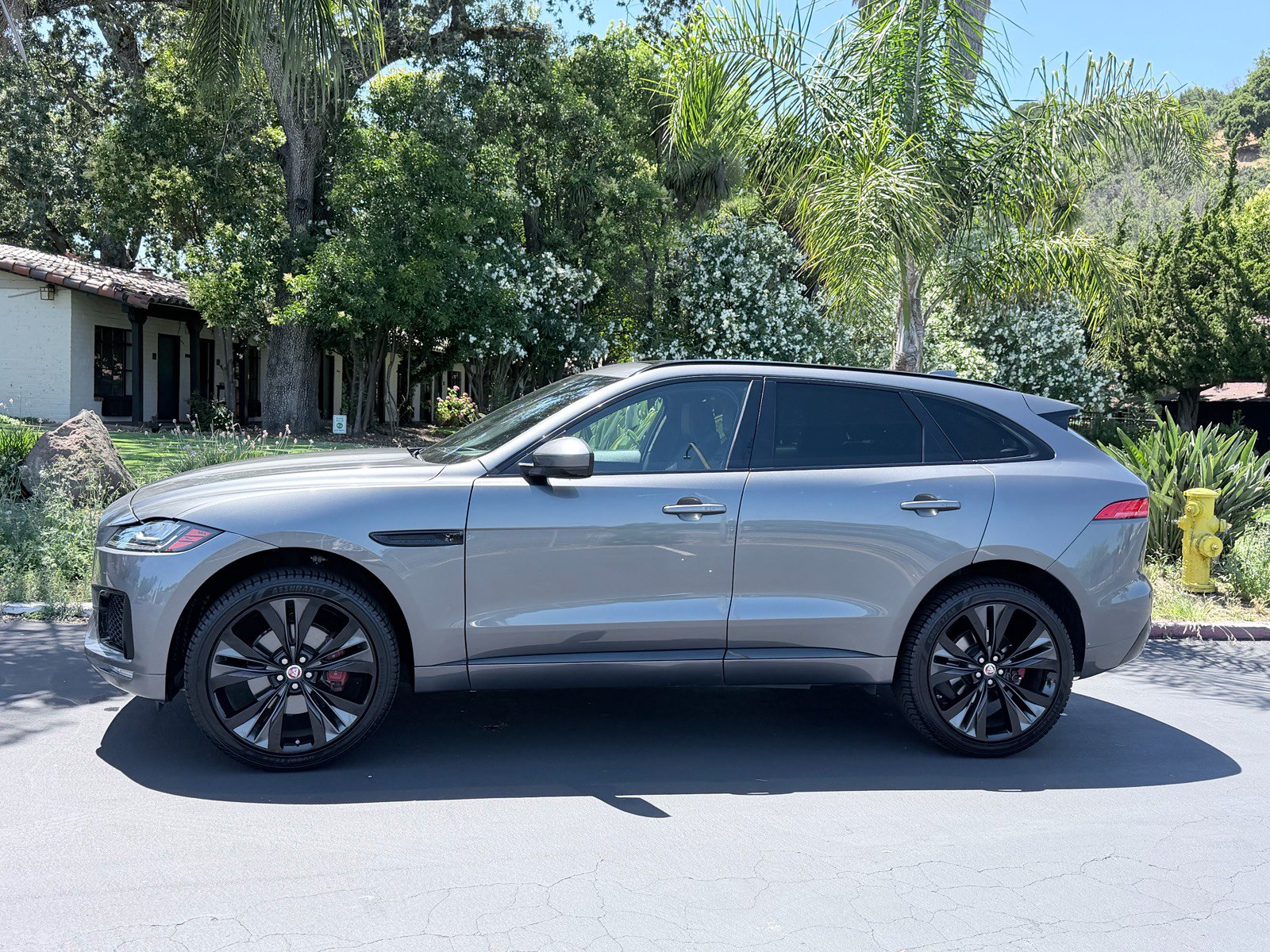 Used 2017 Jaguar F-PACE S AWD/4WD image 2