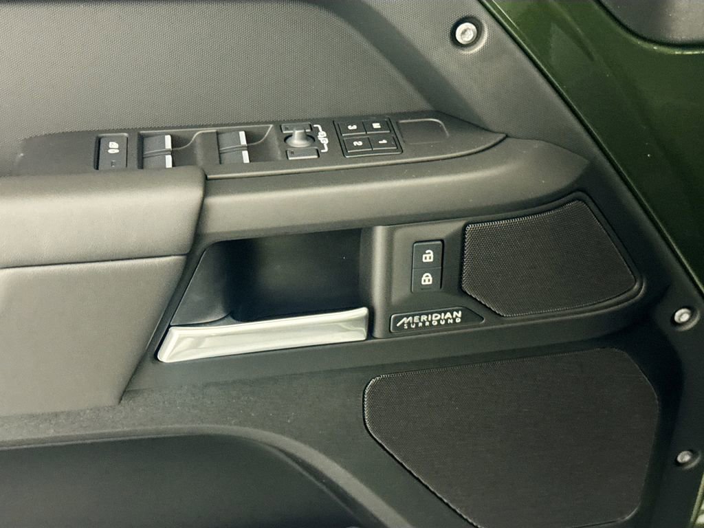 New 2026 Land Rover Defender 130 X-Dynamic SE AWD/4WD image 17