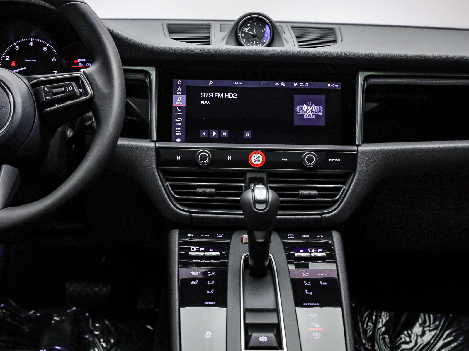 Certified 2026 Porsche Macan AWD/4WD image 14