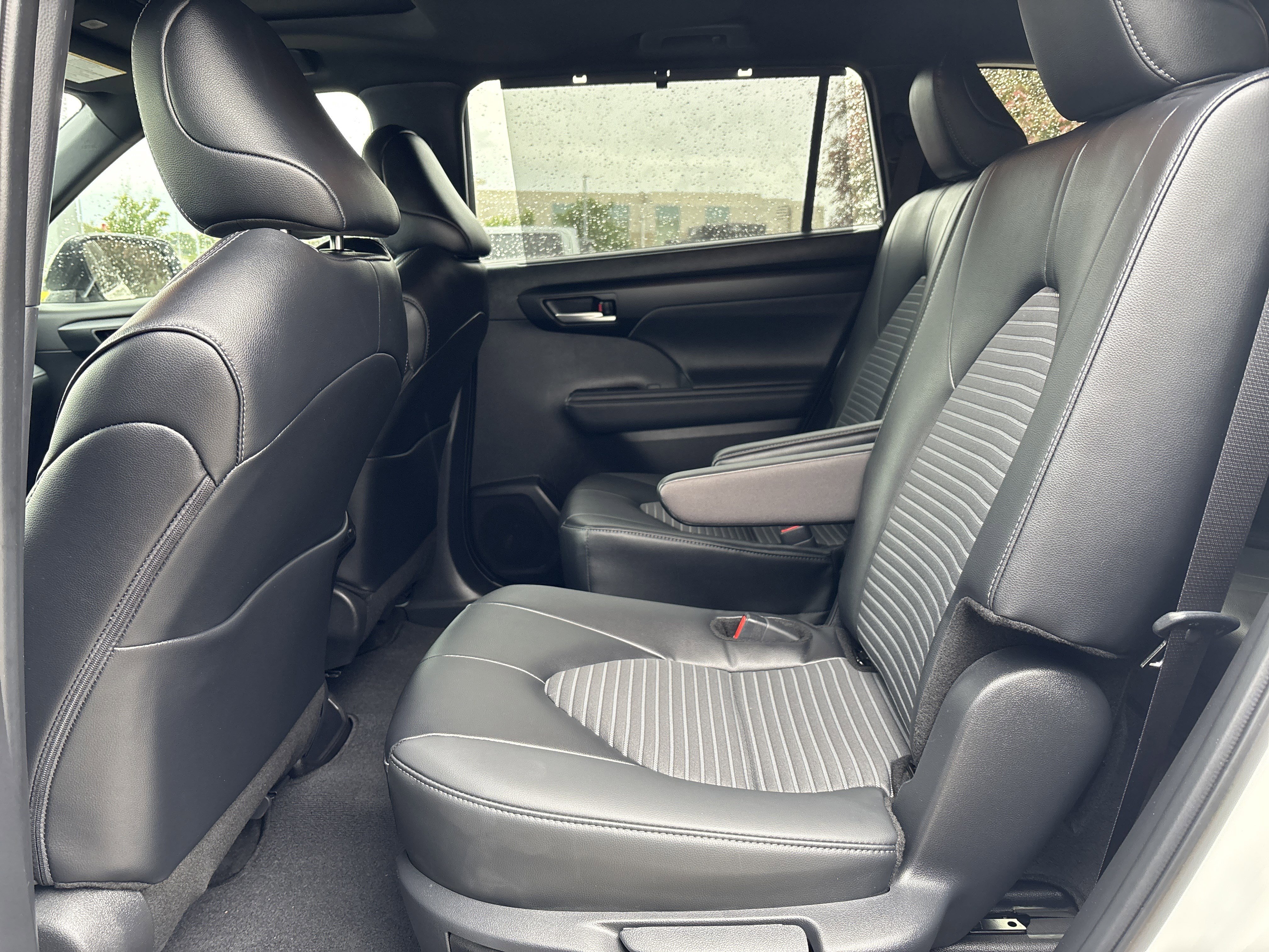 Used 2025 Toyota Highlander XSE AWD/4WD image 31