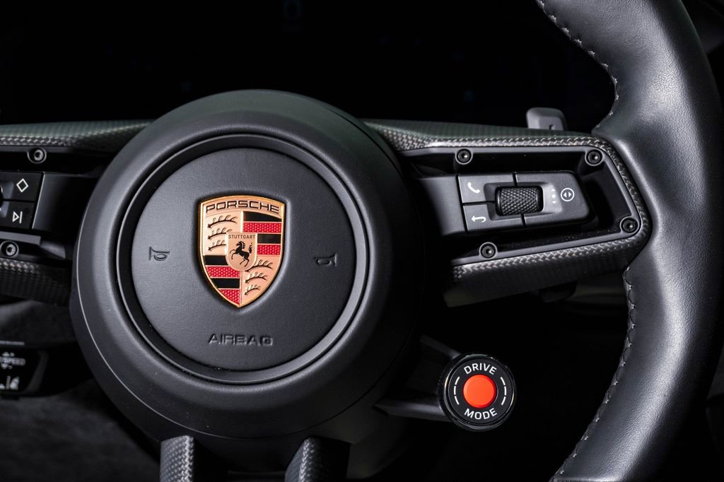 Certified 2025 Porsche 911 Carrera GTS RWD image 21