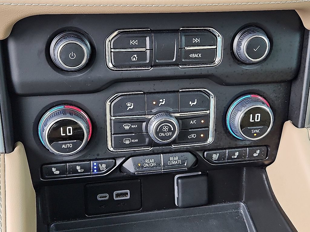 Used 2024 Chevrolet Tahoe Premier w/ Premium Package AWD/4WD image 27