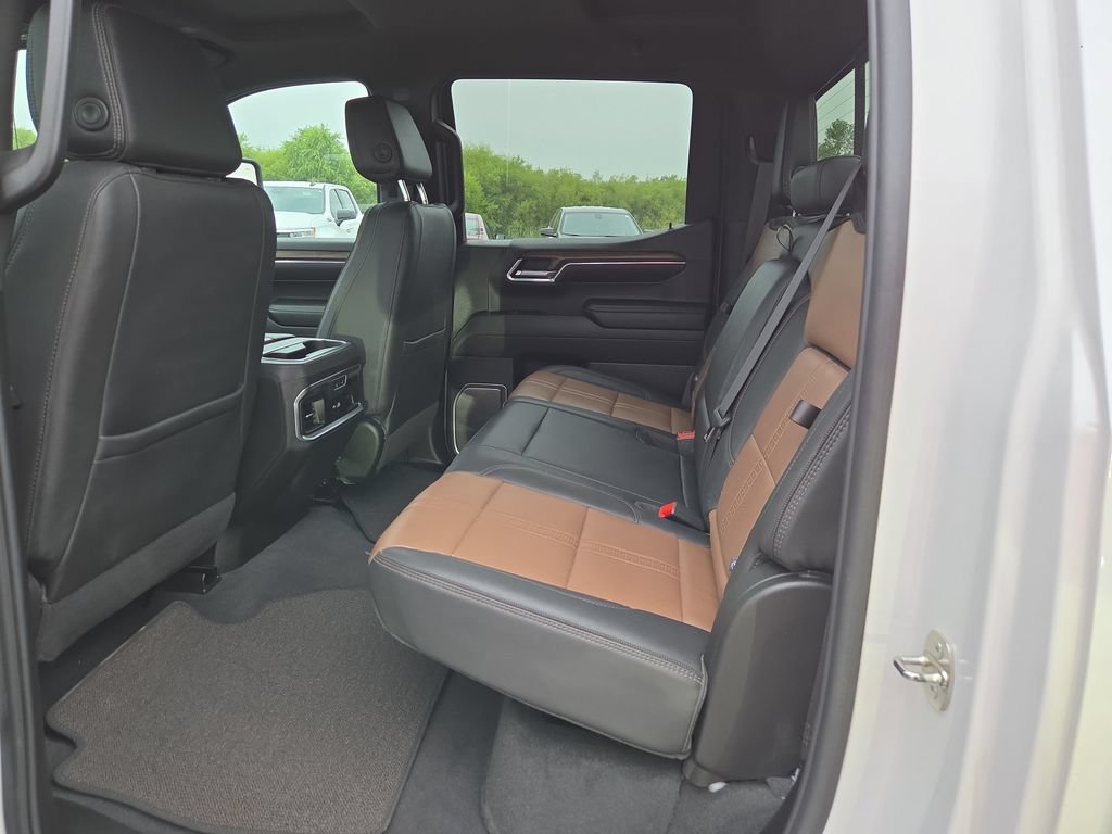 Certified 2024 Chevrolet Silverado 1500 High Country w/ Technology Package AWD/4WD image 28