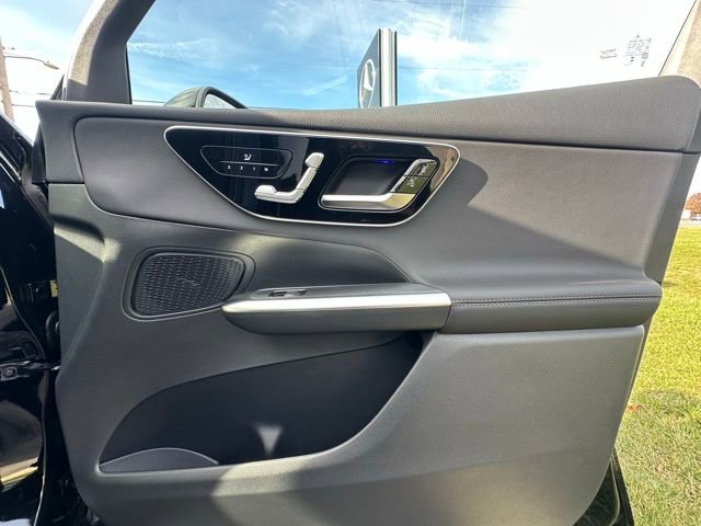 Used 2026 Mercedes-Benz GLC 300 4MATIC image 23