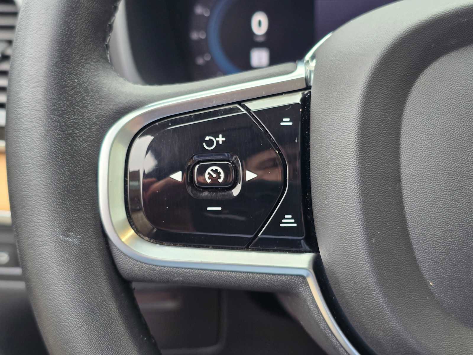 Certified 2024 Volvo XC90 T8 Plus w/ Protection Package Premier image 33