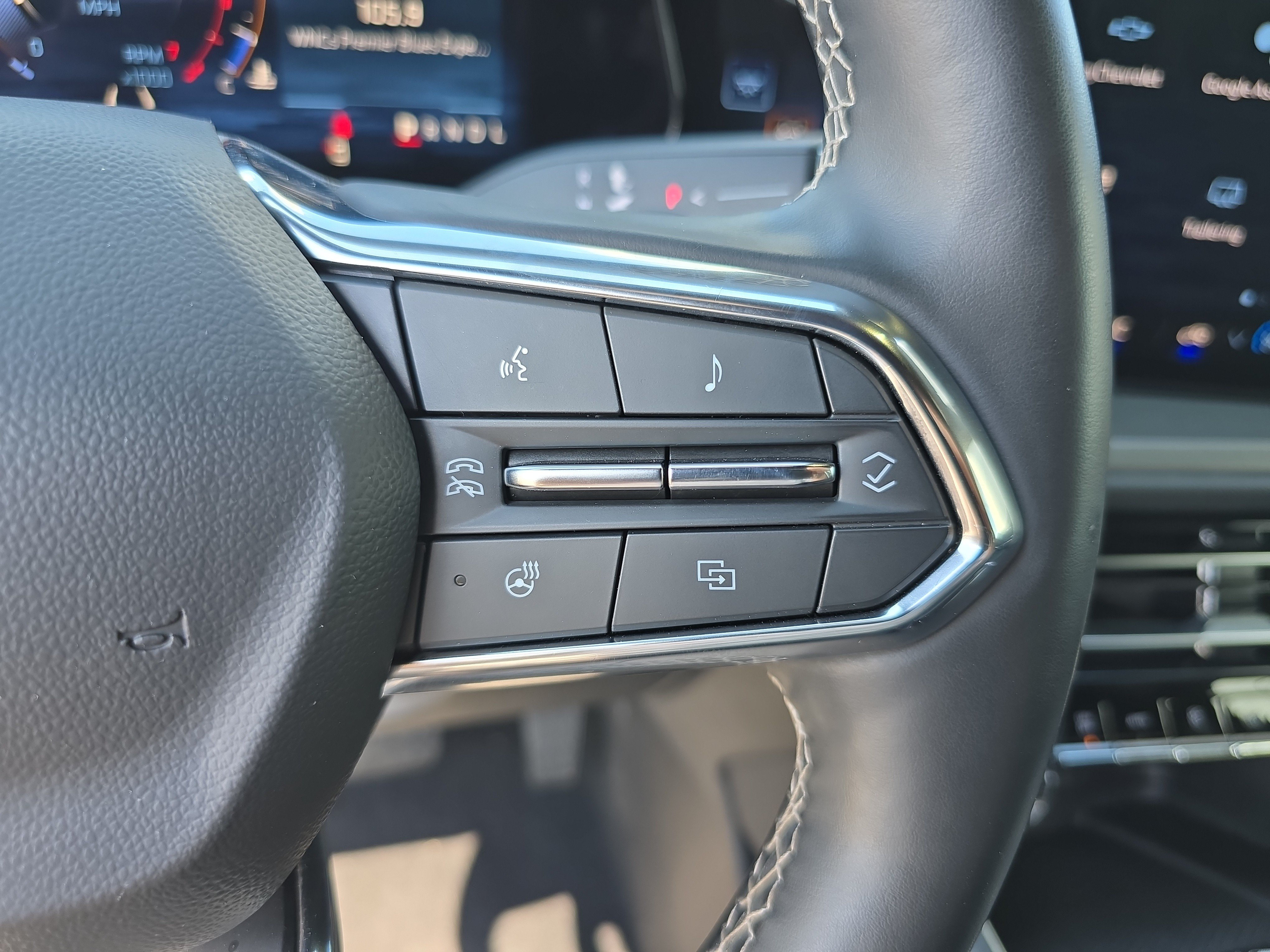 Used 2025 Chevrolet Traverse LT FWD image 30