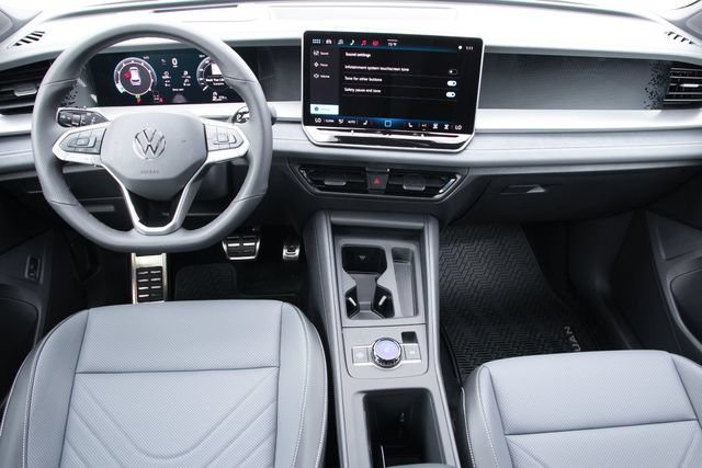 New 2026 Volkswagen Tiguan SE R-Line FWD image 24