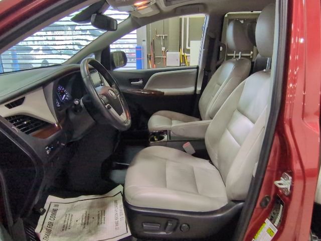 Used 2019 Toyota Sienna Limited AWD/4WD image 12