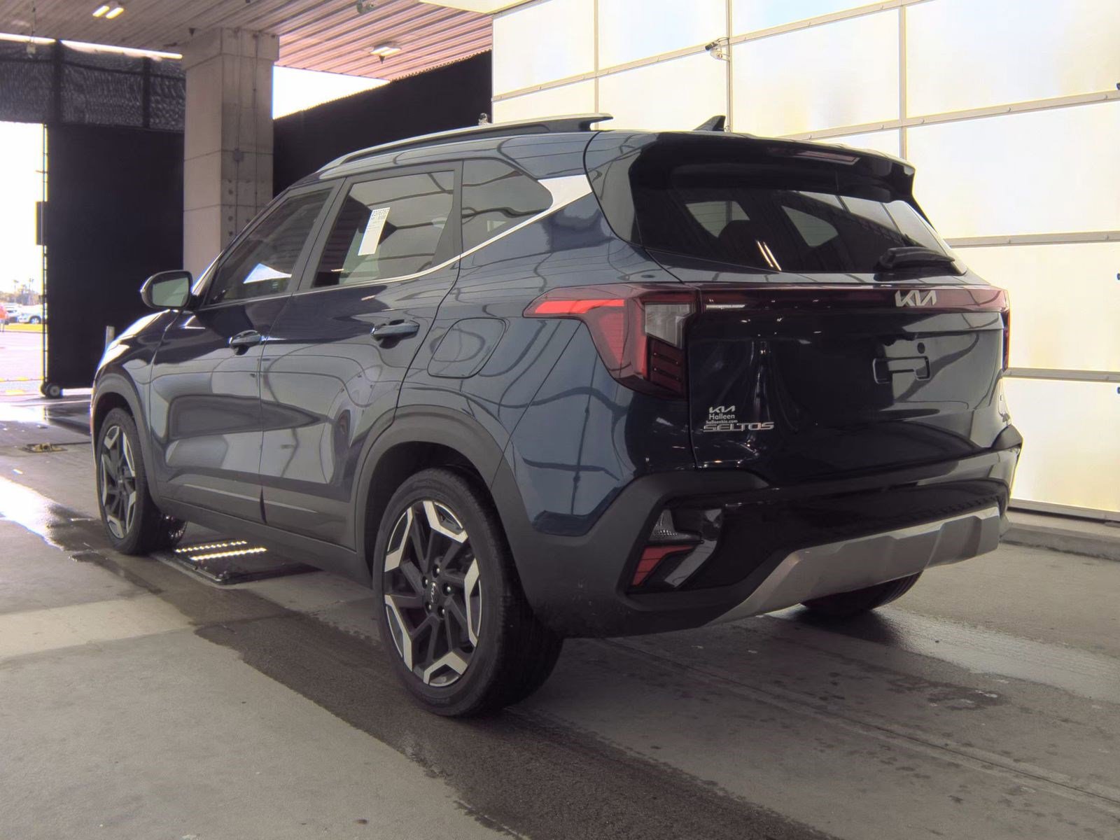 Used 2024 Kia Seltos SX w/ SX Sunroof Package image 6