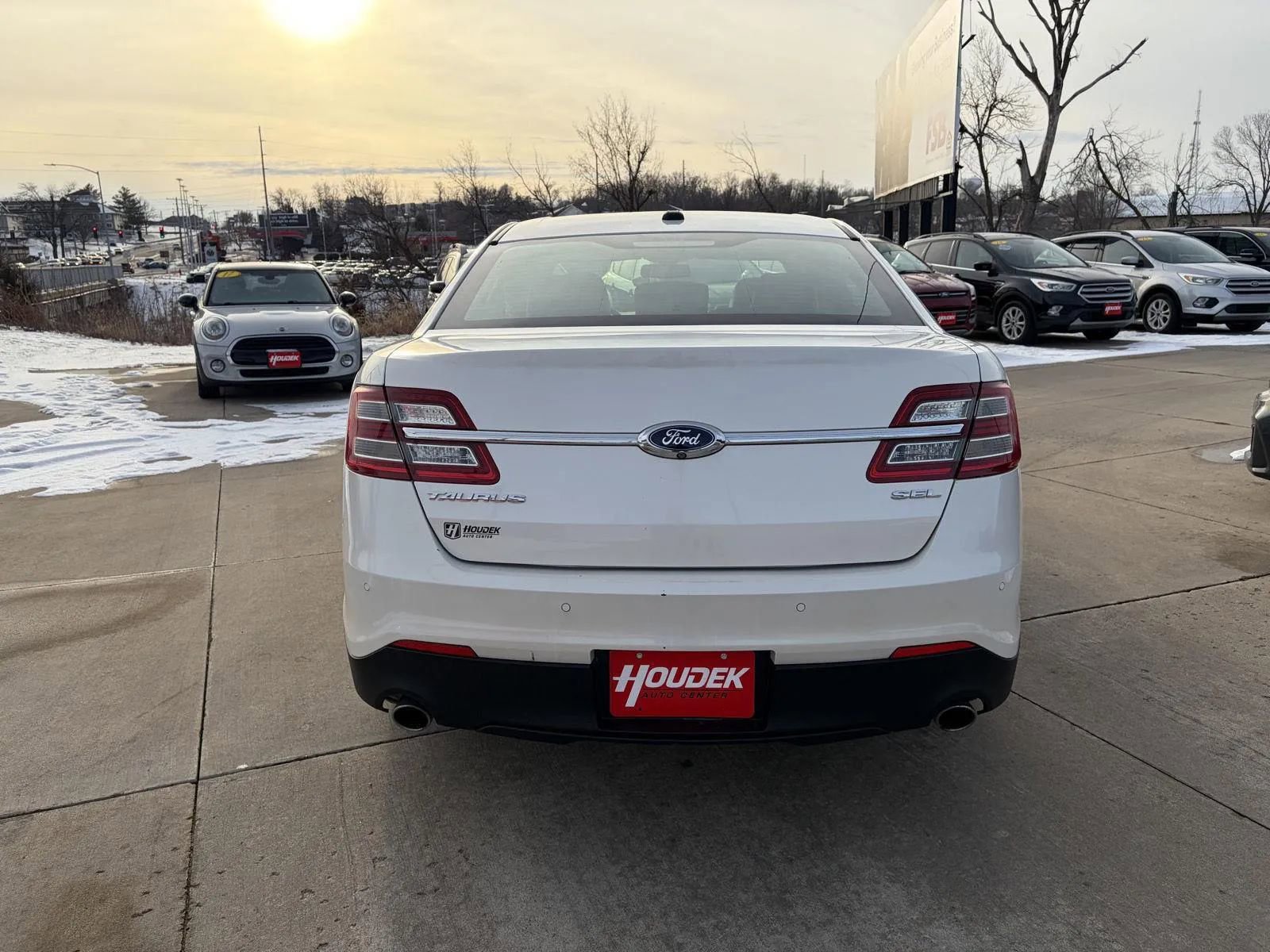 Used 2014 Ford Taurus SEL w/ Equipment Group 201A FWD image 7