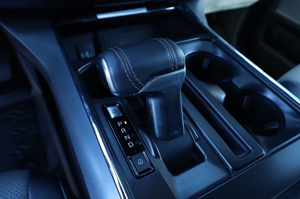 Used 2022 Ford F150 Lightning Lariat image 7