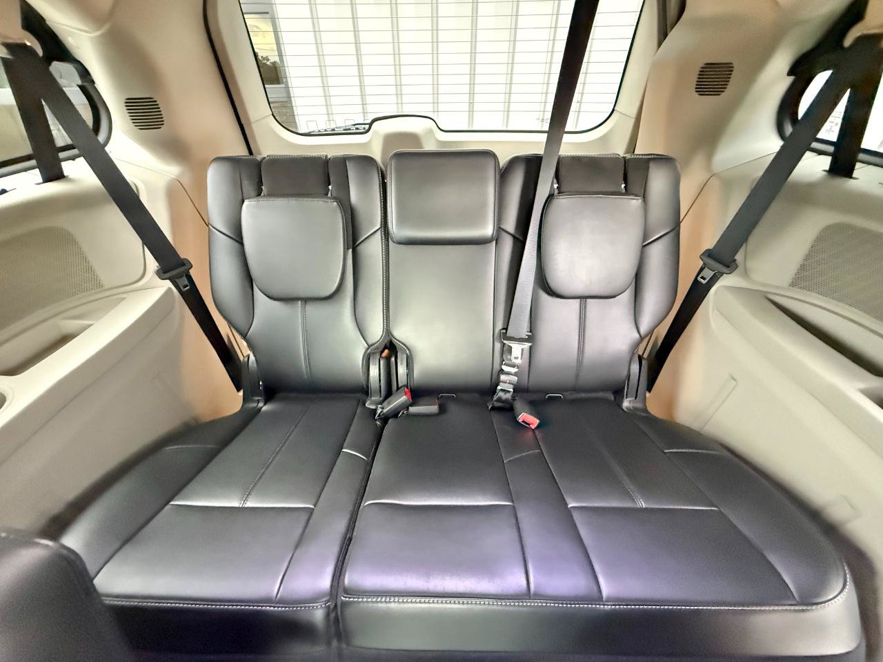 Used 2016 Chrysler Town & Country Limited Platinum w/ Trailer Tow Group FWD image 15