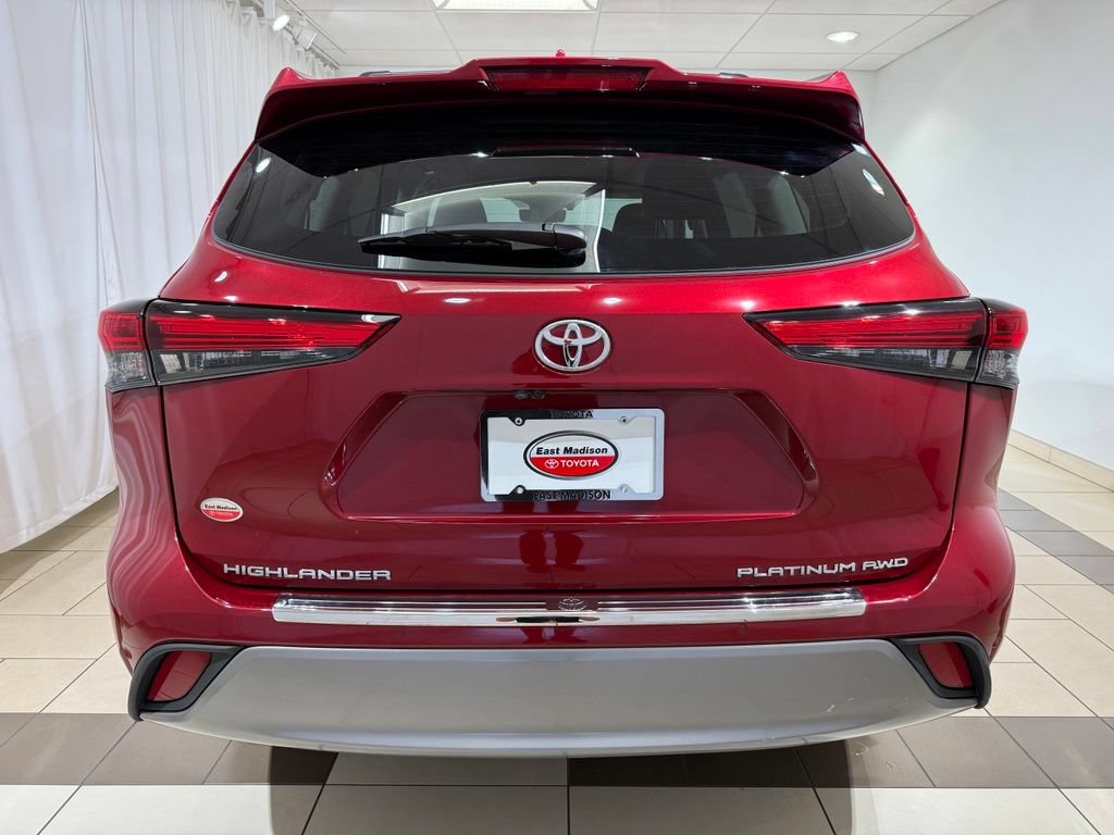 Used 2022 Toyota Highlander Platinum AWD/4WD image 4
