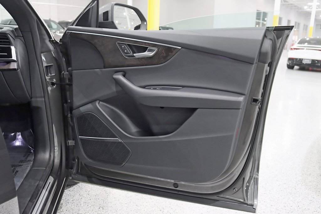 Used 2020 Audi Q8 Premium Plus image 36