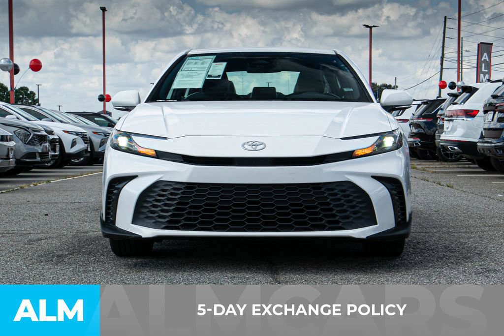 Used 2025 Toyota Camry SE video 3