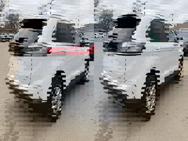 Used 2024 Ford Edge SEL w/ Convenience Package image 3
