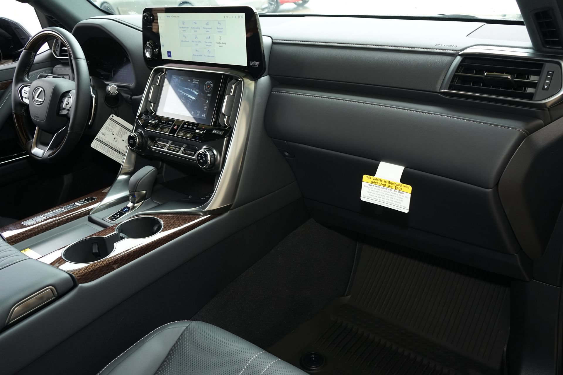 Used 2026 Lexus LX 700h Ultra Luxury w/ Accessory Package (Z1) AWD/4WD image 11