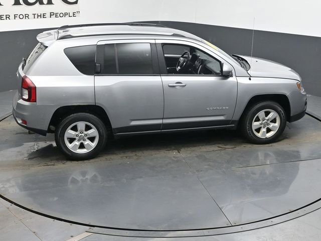 Used 2016 Jeep Compass Latitude image 38