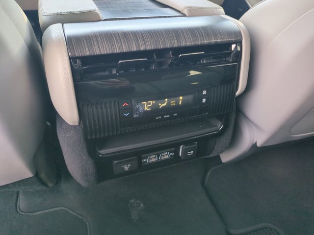 Used 2024 Jeep Wagoneer Series II w/ Flexible Seating Group image 17