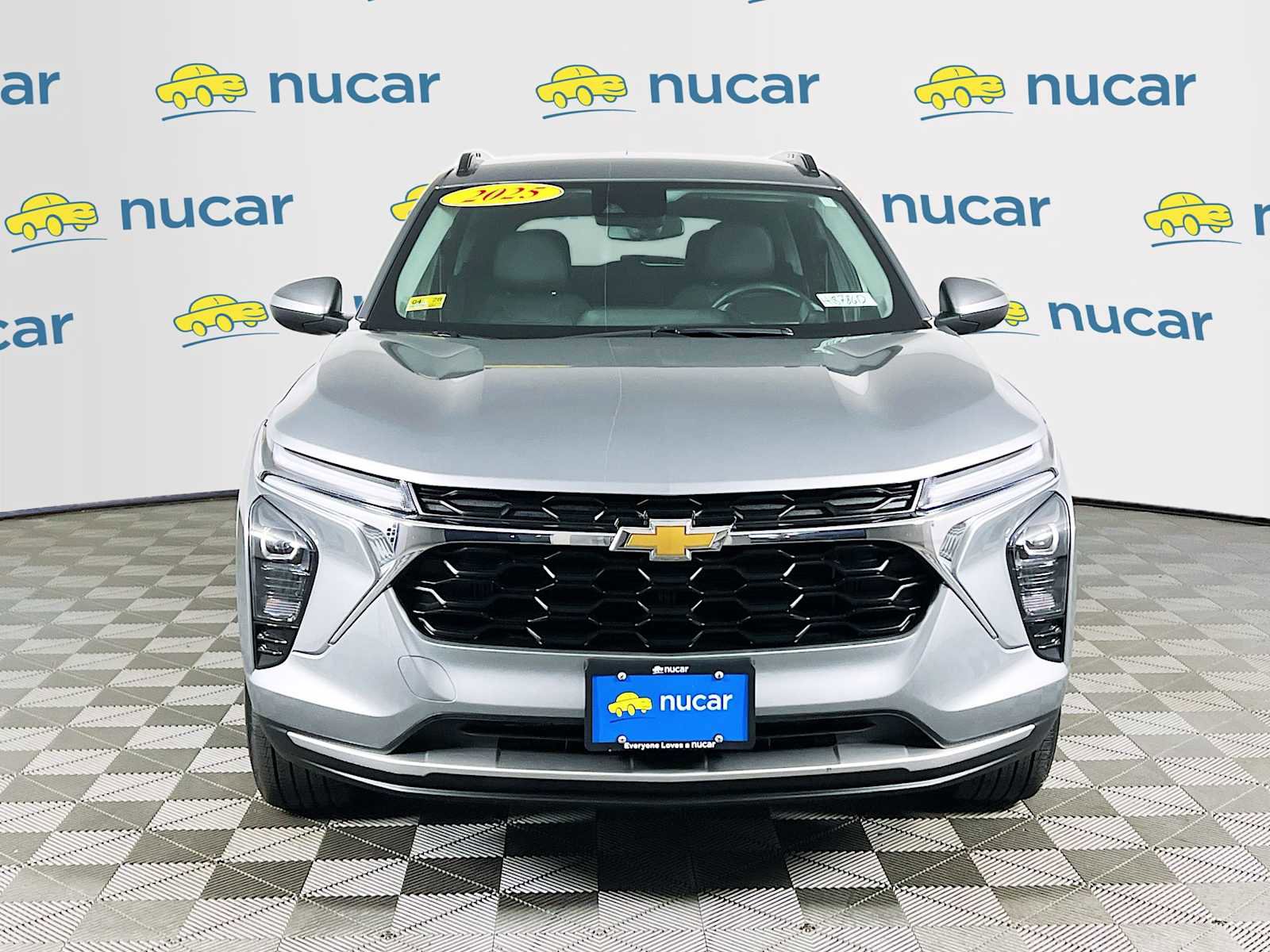 Used 2025 Chevrolet Trax LT w/ LT Convenience Package image 2