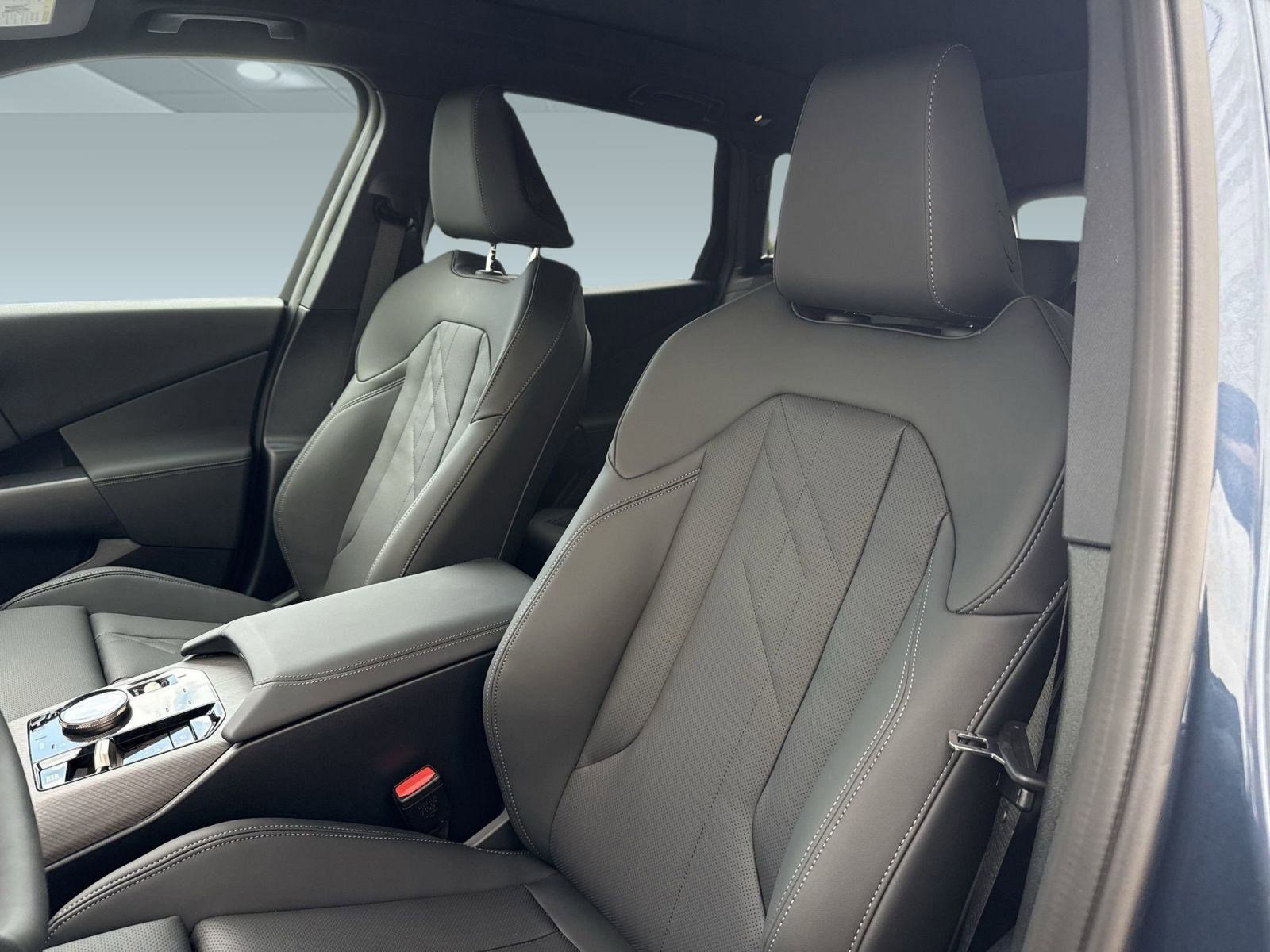 New 2025 BMW X3 xDrive30i w/ Convenience Package image 23