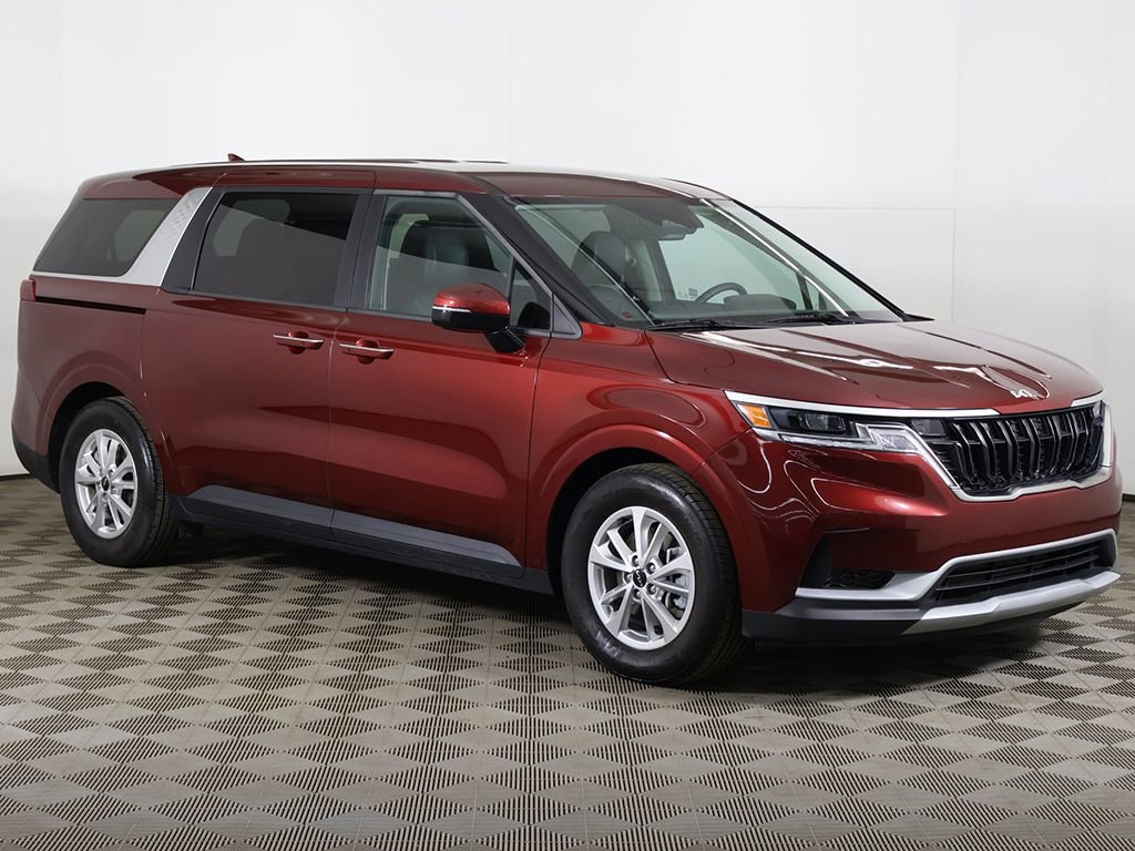 Used 2023 Kia Carnival LX image 2