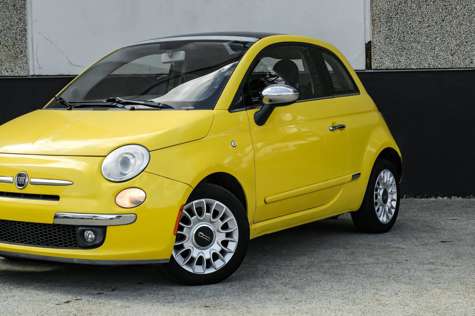 Used 2012 FIAT 500 Lounge FWD image 5