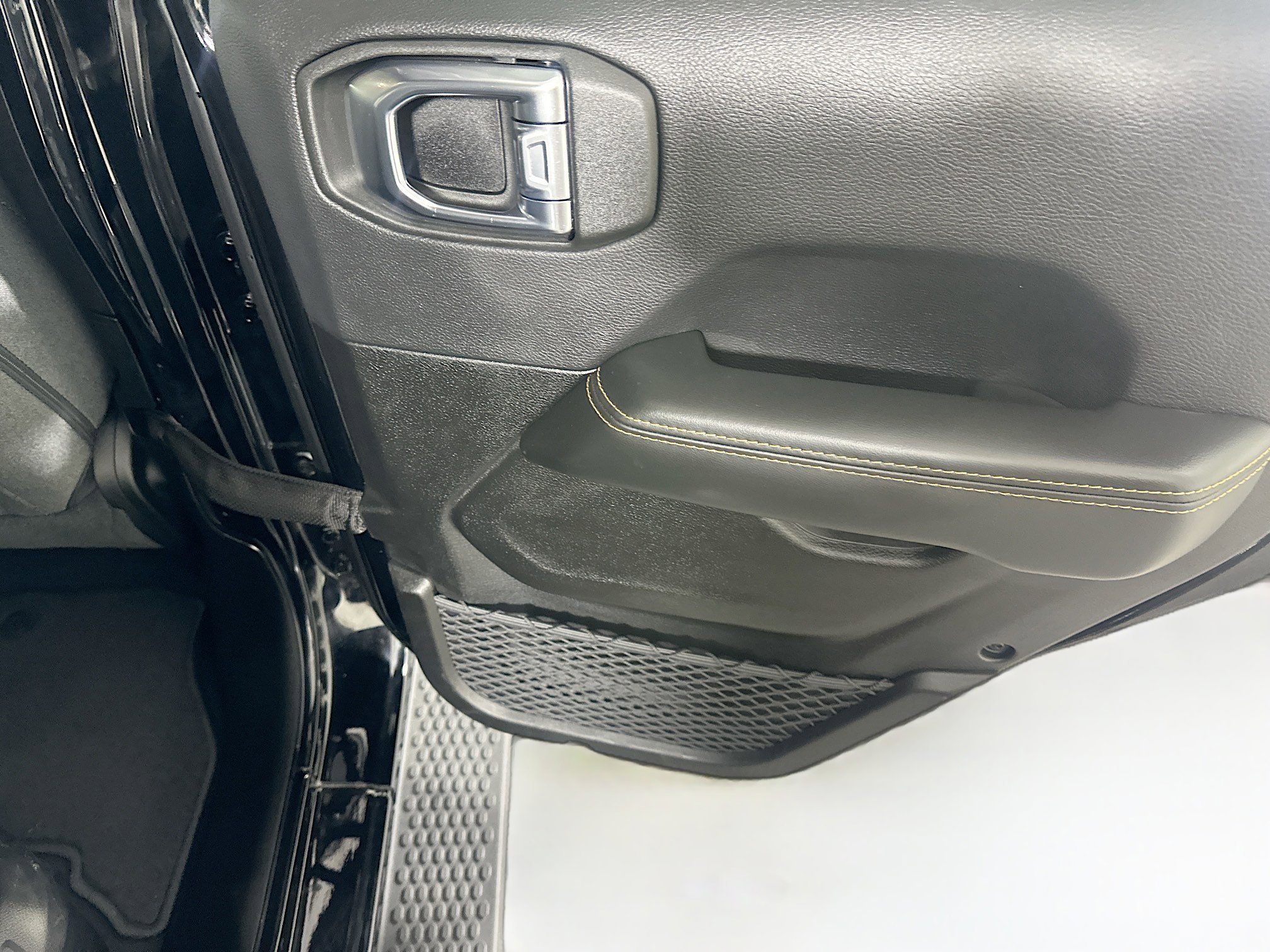 Used 2025 Jeep Wrangler Sahara image 27