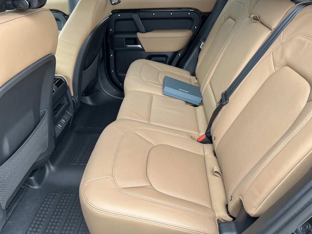 New 2026 Land Rover Defender 110 X-Dynamic SE AWD/4WD image 10