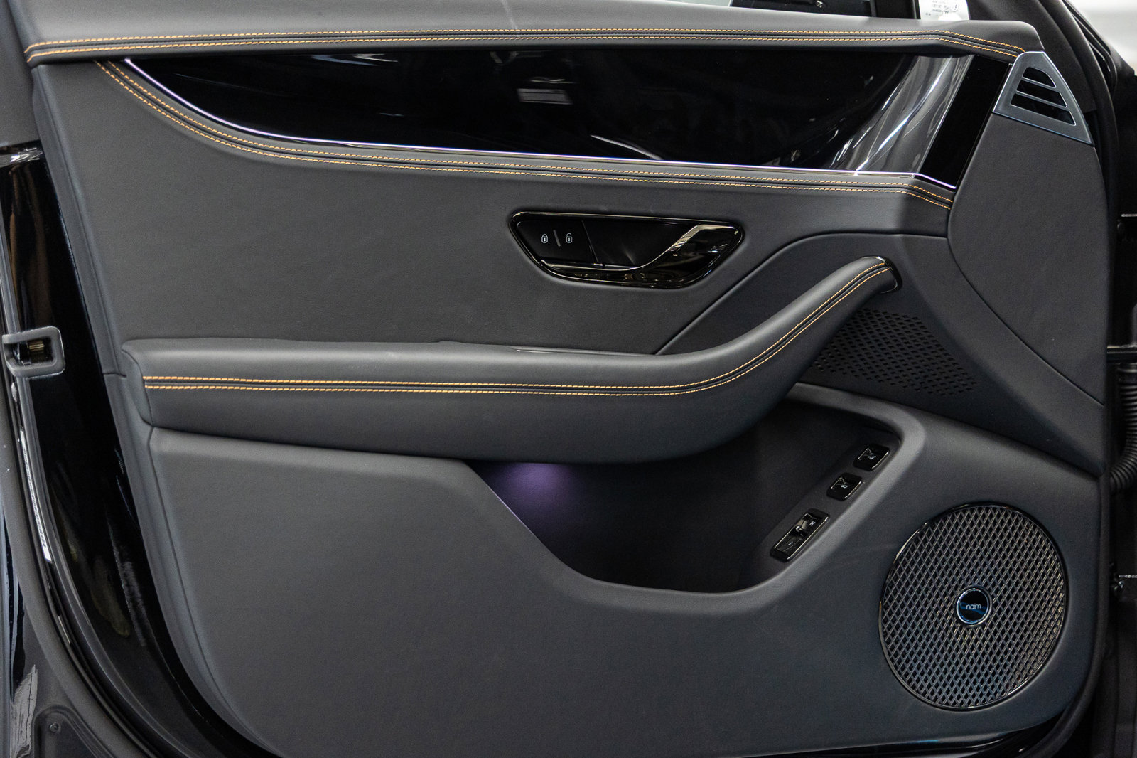 New 2025 Bentley Flying Spur Plug-In Hybrid image 21