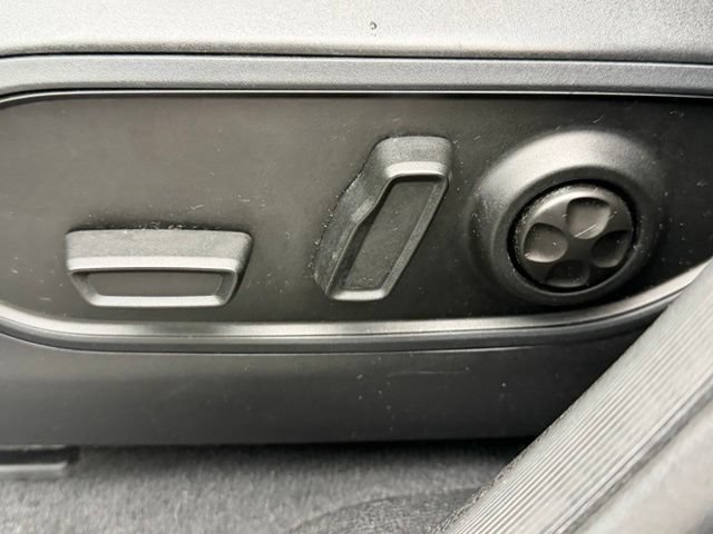 Used 2023 Jeep Grand Cherokee L Limited AWD/4WD image 28