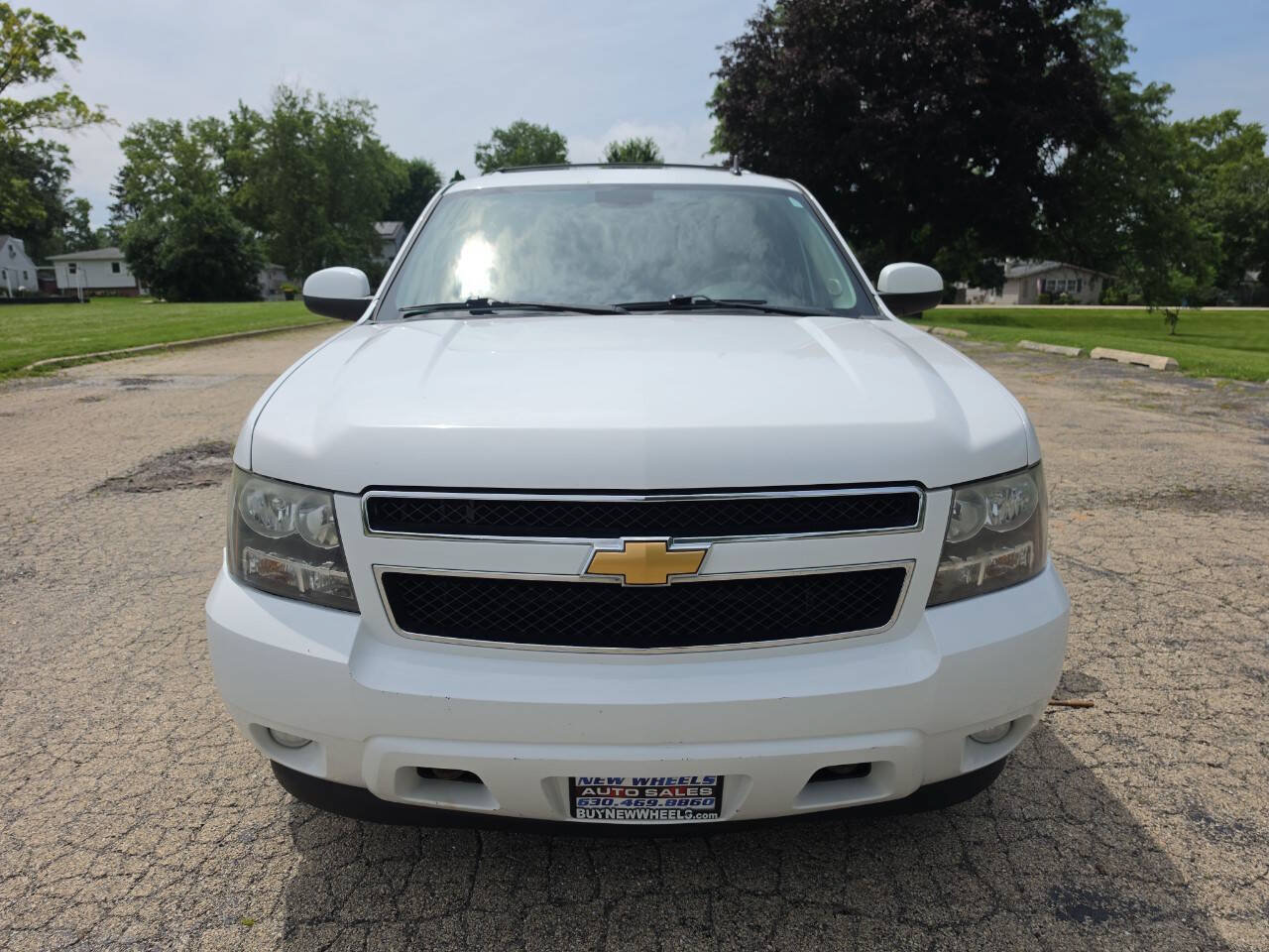 Used 2012 Chevrolet Suburban LT AWD/4WD image 4