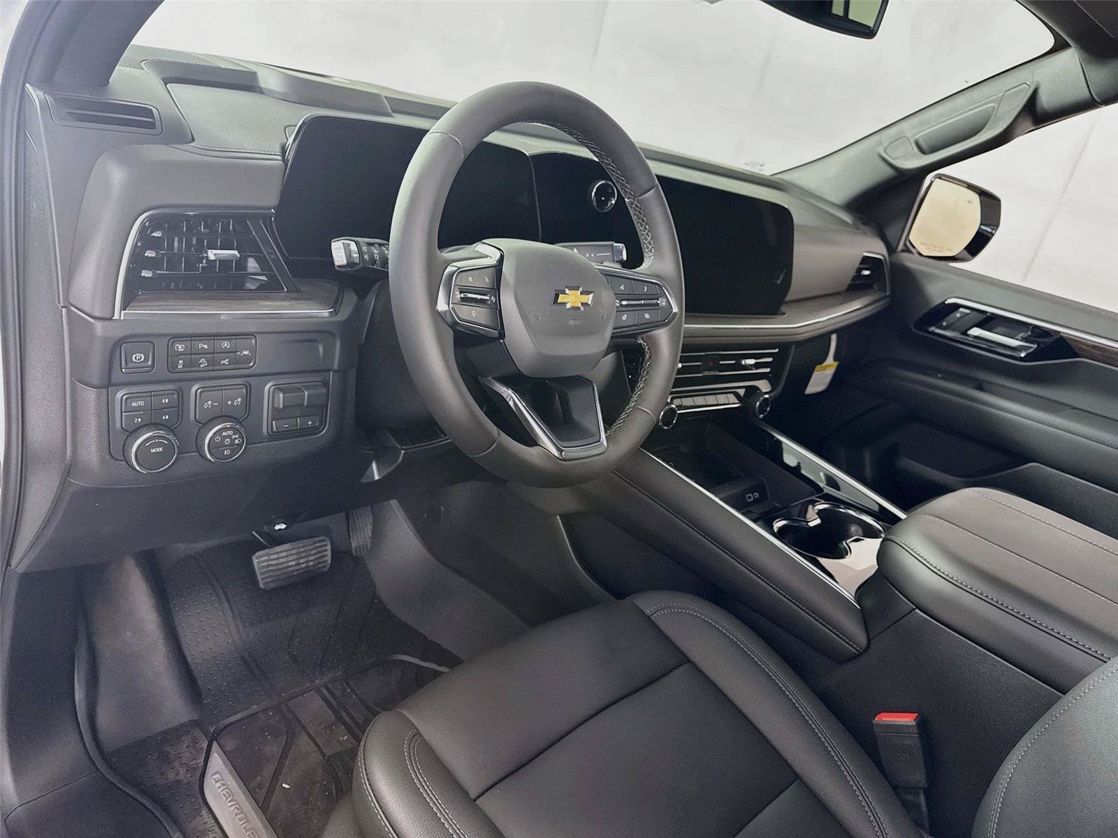 New 2026 Chevrolet Suburban LT w/ Comfort Package AWD/4WD image 3