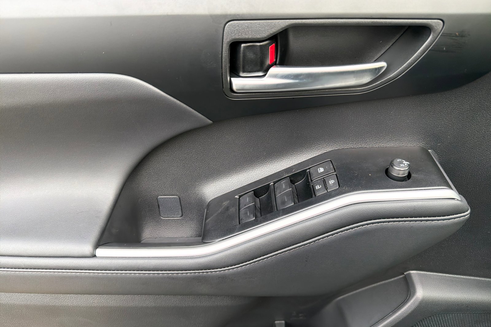 New 2026 Toyota Highlander XLE image 9