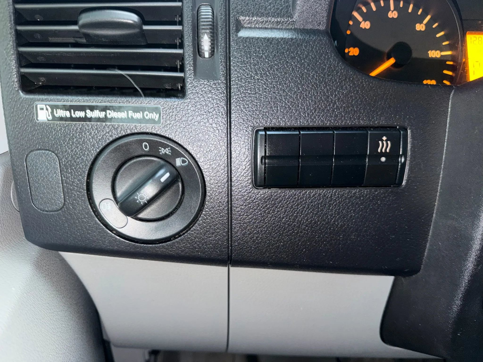 Used 2015 Mercedes-Benz Sprinter 2500 image 14